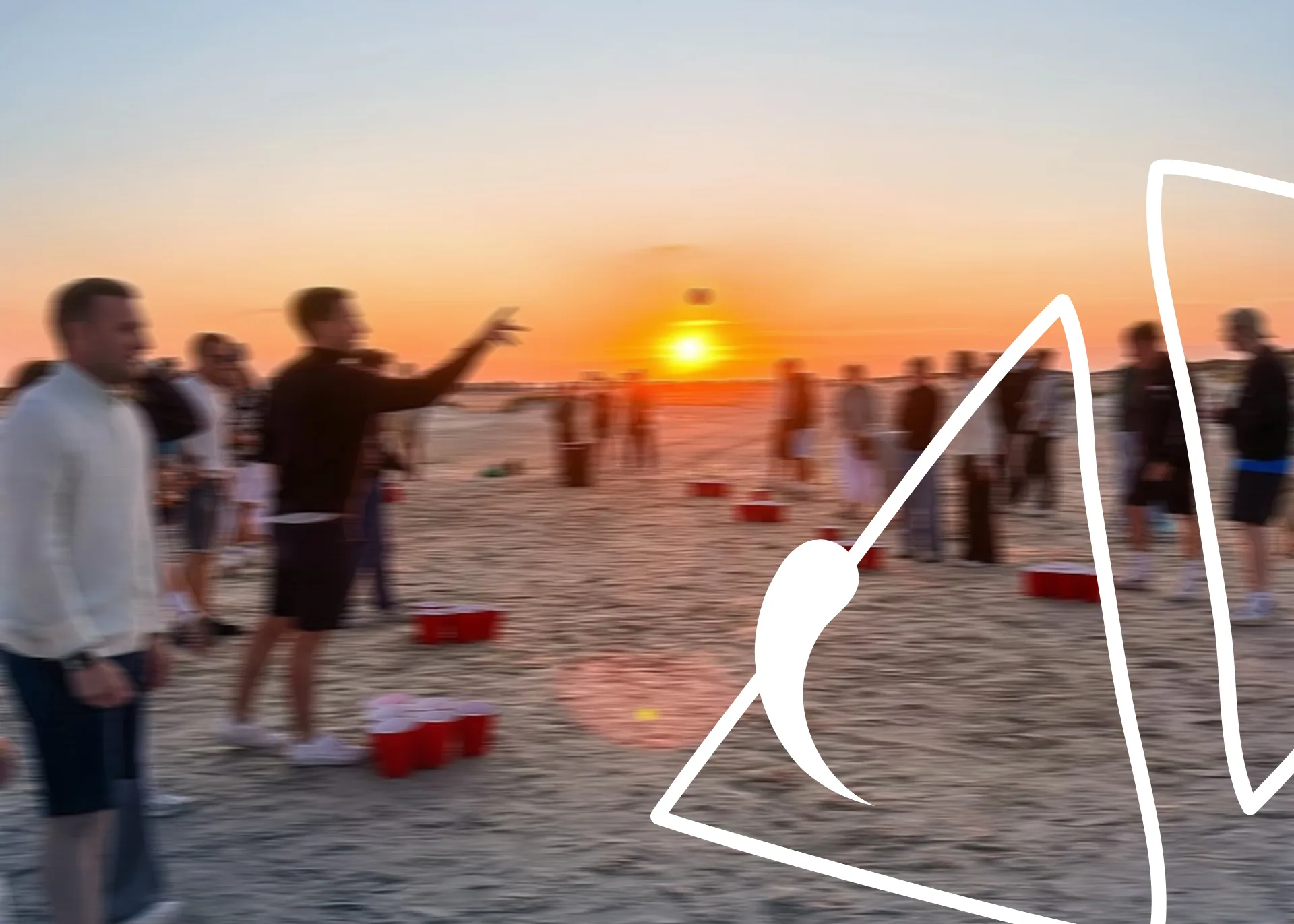 Bierpong am Strand von Amrum bei Sonnenuntergang – Kniep Amrum Event-Impressionen