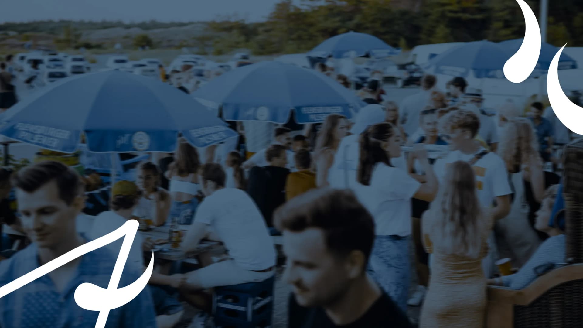 Bierpong-Event auf der Nordseeinsel Amrum – Besucher beim Kniep Amrum Turnier am Kniepsand